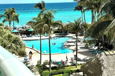 Image de Ocean front direct access, Ocean & PoolView 1bedrm, 2beds, 1bath full kitchen, gym