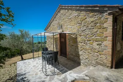 Rustic with Pool Lake View - Apt Macina