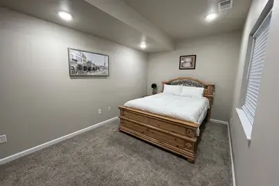 Image de Modern basement apartment w\/ private yard just minutes from downtown Cheyenne.