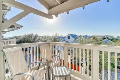 Image de Sea Glass Loft - Close to Shopping & Dining, Free Fitness/Tennis
