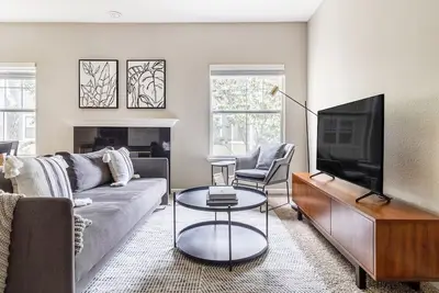 Image de Bright Santa Clara 2br w/ W/D, Gym, Pool, walk to Safeway, by Blueground