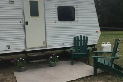 Image de Travel trailer located 7 miles from downtown whitefish, 35 miles to Gnp.