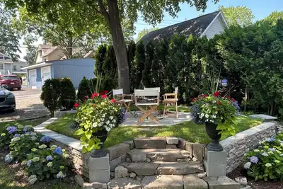 Image de Beautiful updated home-best downtown neighborhood-walk to everything