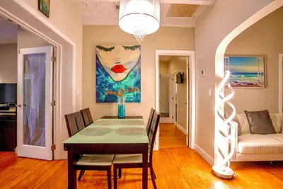 Image de Entire luxurious gated House with front & backyard 10min drive to Miami beach