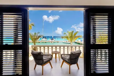 Epic Oceanfront Apartment with Sunset and Sea View