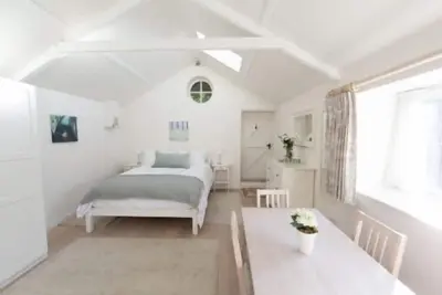 Image de ❤️ Large & Spacious room fast wifi on 55 acres Aonb