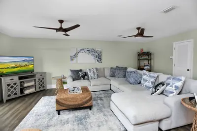 Image de Elevator, Game Room, Tesla Charger, Pool~ Endless Summer