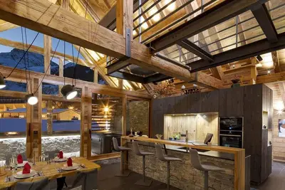 Image de Chalet, 10m des commerces, remise en forme, sauna, terrasse, cheminée ou poêle à bois, télévision