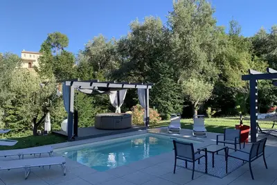 Image de Tiny House with indoor pool and bubble spa for year-round rental
