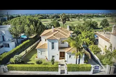 Villa de luxe vue Golf au coeur de  Vilamoura, piscine chauffée, jacuzzi, hammam