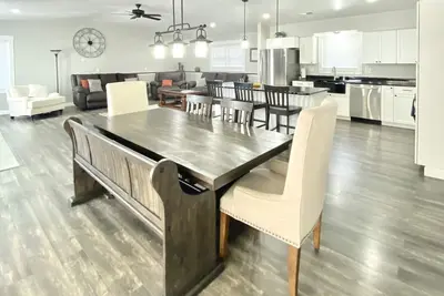 Image de Family Friendly Lakefront Home - Private Dock - Fire Pit