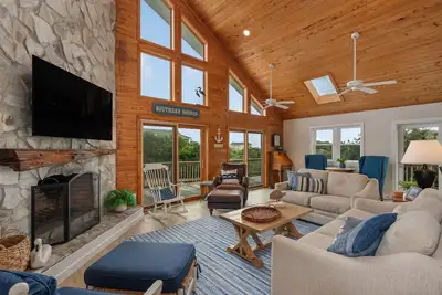Image de Large Pool and Hot tub, 3rd house to beach!