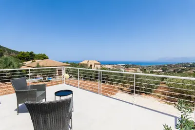Image de Room 1 (Scopello) in Villa Maria with free parking and terrace overlooking the sea