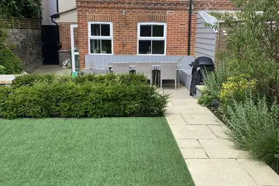 Ashburn lovely holiday home set in village with stunning garden
