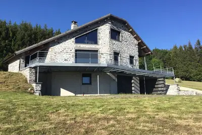 Image de Massif Central gîte au pied du Mézenc. Vacances en famille en pleine nature