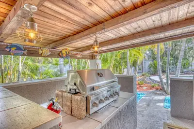 Image de 2. 5mi to beach, Dogs Ok, Pvt Pool, Grill, Tropical