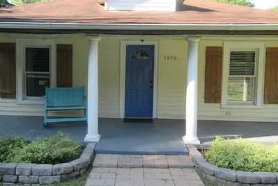 Image de Bungalow Retreat - Pet Friendly - Historic Home in Huntersville