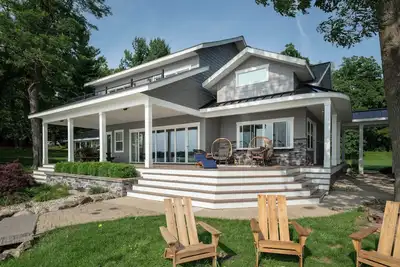 Image de Your Perfect Southwest Michigan Lakehouse Getaway