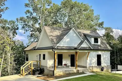 Image de Lewis Smith Lake Waterfront Home with 2 Story Dock/Hot Tub