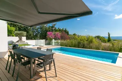 Image de ★Contemporaine Piscine & Spa ★ Bersy Luxury Properties® ★ Pied Mont Ventoux★