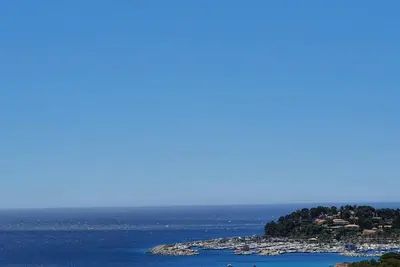 Image de Maison 3 chambres climatisées avec vue sur mer et parking