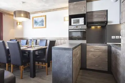 Image de Wifi, 250m du centre station, piscine, sauna, balcon, parking, télévision, casier à ski, 105m²