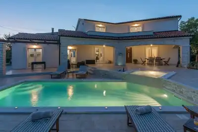 Image de Modern Villa Melli with a pool