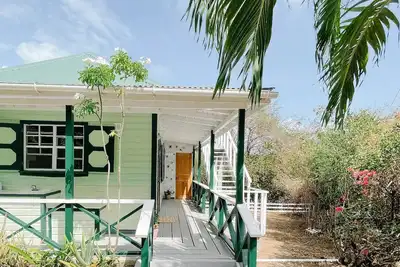 Image de Aloe Cottage, Cute 2 Bedroom Caribbean Cottage with 2 Verandas