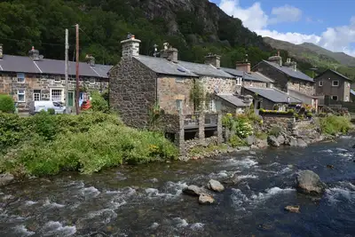 Image de Llety is in a stunning riverside location in beautiful Beddgelert.