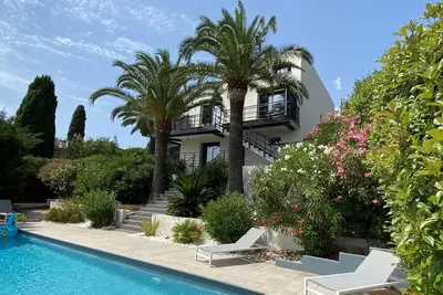 Image de Golfe de Saint-tropez, Villa Contemporaine Avec Piscine, vue mer et Plage à Pied