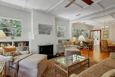 Image de Charming Indian Beach Sapphire Shores 1920's Home