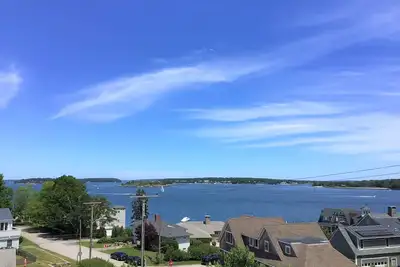 Image de Distinguished classic coastal home overlooks Casco Bay and Maine’s rocky shore!