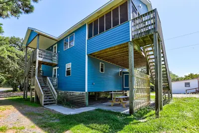 Image de Dog-friendly, waterfront home w/sound access, patio & WiFi - walk to the beach