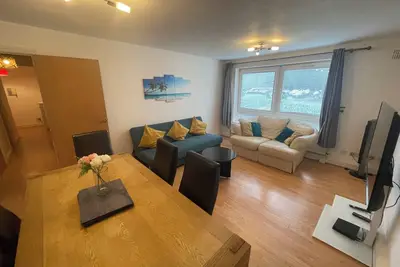 Image de Spacious 2-bed ground floor apartment near Heathrow with free parking for 2 cars