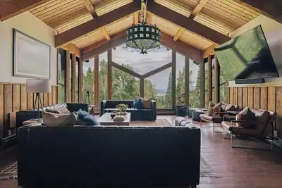 Image de Sky Valley Chateau - Sleeps 32! A Luxury Rocky Mountain Retreat!