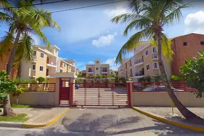 \"Amazing 2bdr 3 beds apt 15 min from the beach\"