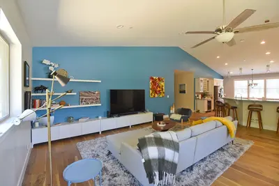 Image de Beautiful brand new house with half acre back yard