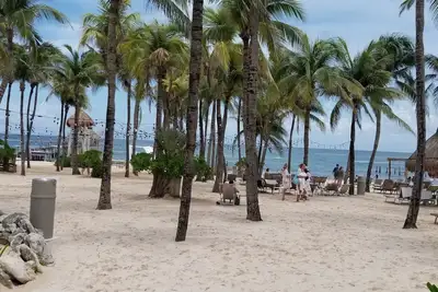 Image de Condo, with Jacuzzi and mini pool at porch. A beach nearby with lot of amenities