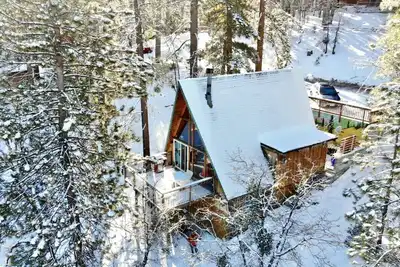 Image de A-Frame of Arrowbear; stunning cabin with mountain Views