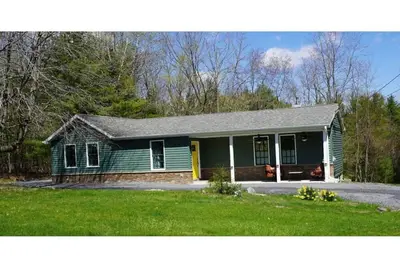 Image de Contemporary Ranch on 23 private acres.