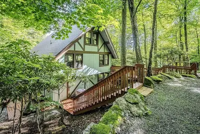 Image de Cozy A-Frame Surrounded by Nature