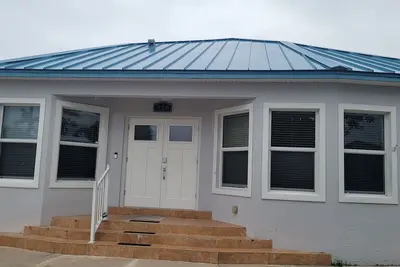Image de Beach house within walking distance to the beach  2 bed 2 bath