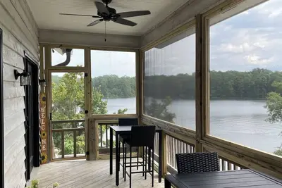Image de Waterfront Lakehouse Retreat!