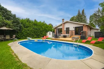 Image de 3  bdrm, 3 bath - Executive Apt w\/ Outdoor Pool - Nepean