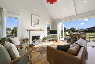 Image de Te Whare Hipi - Martinborough Holiday Home