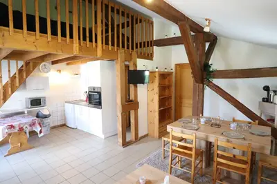 Image de Appartement cosy, proche centre, 6 pers, terrasse, parking, WiFi, équipements complets