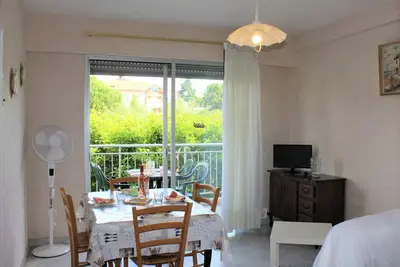 Image de Studio Cosy avec Terrasse et Parking, Ă 30m de la Mer, Cagnes-sur-Mer