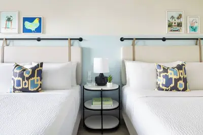 Image de Two Amazing Rooms (w\/ 2 Queen Beds), Outdoor Pool, Close to Nearest Beach