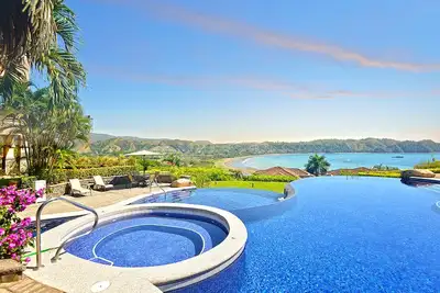 Image de Ocean View Luxury Condo next to pool + access to all amenities.
