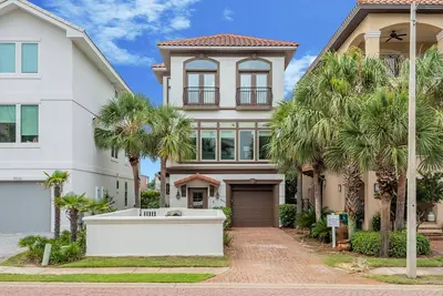 Image de Luxury Home ~ Private Pool ~ Balcony ~ Close to the Beach ~ Game tables